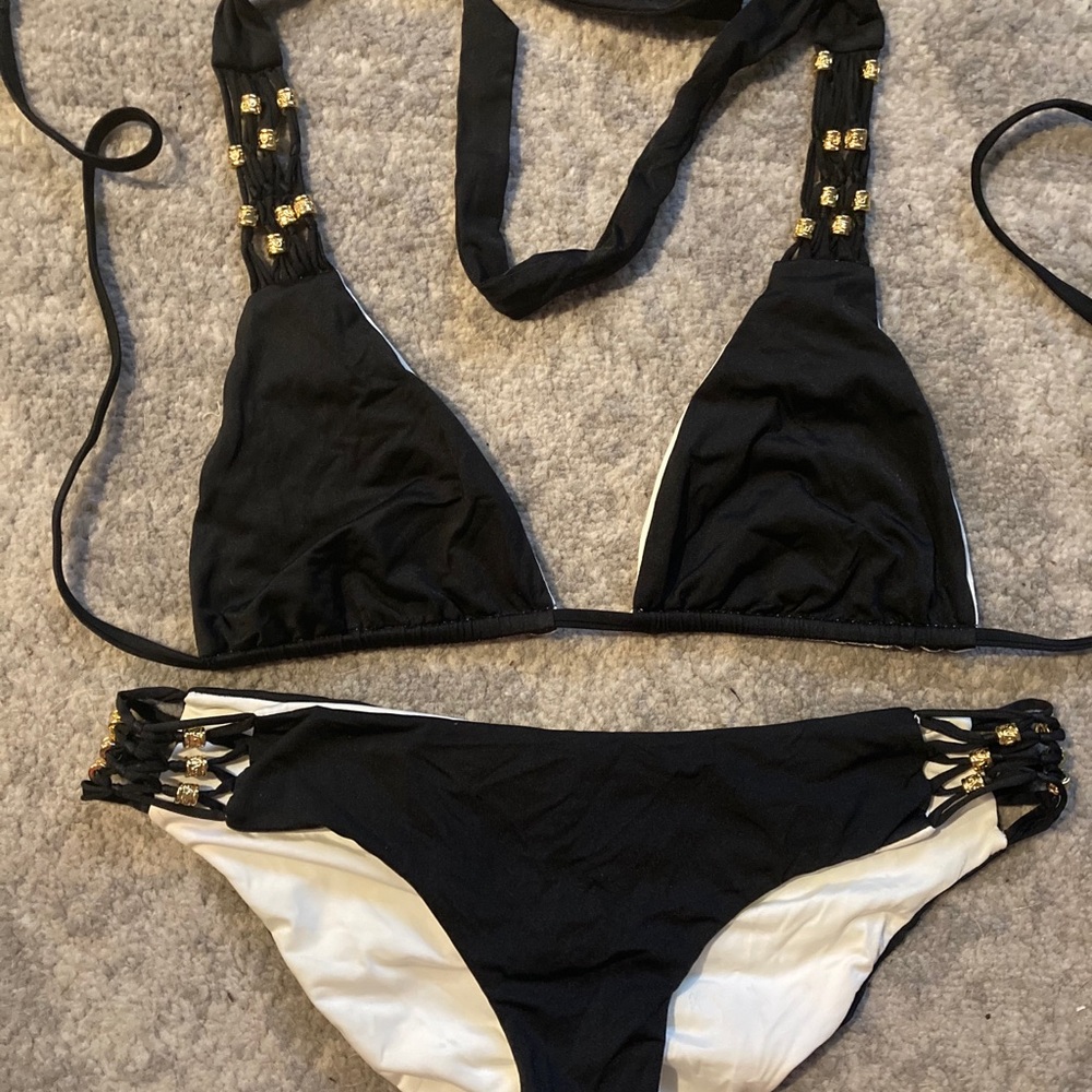 Beach Bunny Reversible Bikini Black White Medium